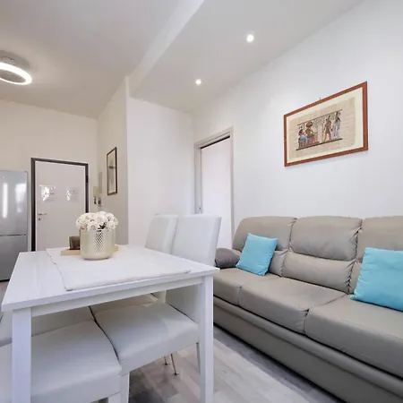 Francesco's Flat By Domus&dimore *